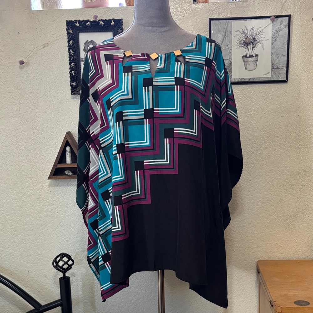 Geometric Patterned flowy top